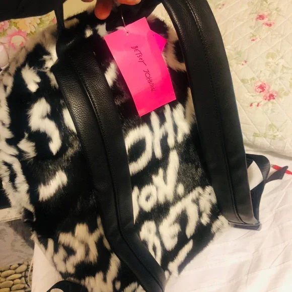 Backpack - Picture 3 of 4